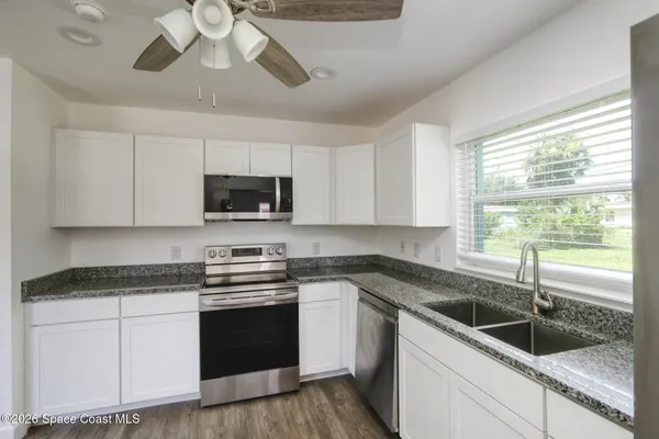 $1,900 | 356 Vesta Circle, Melbourne, FL 32901