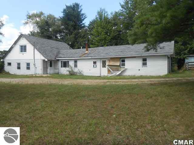 8940 West Blanchard Road Blanchard, MI 49310 - Photo 1 of 11 1767039.JPG
