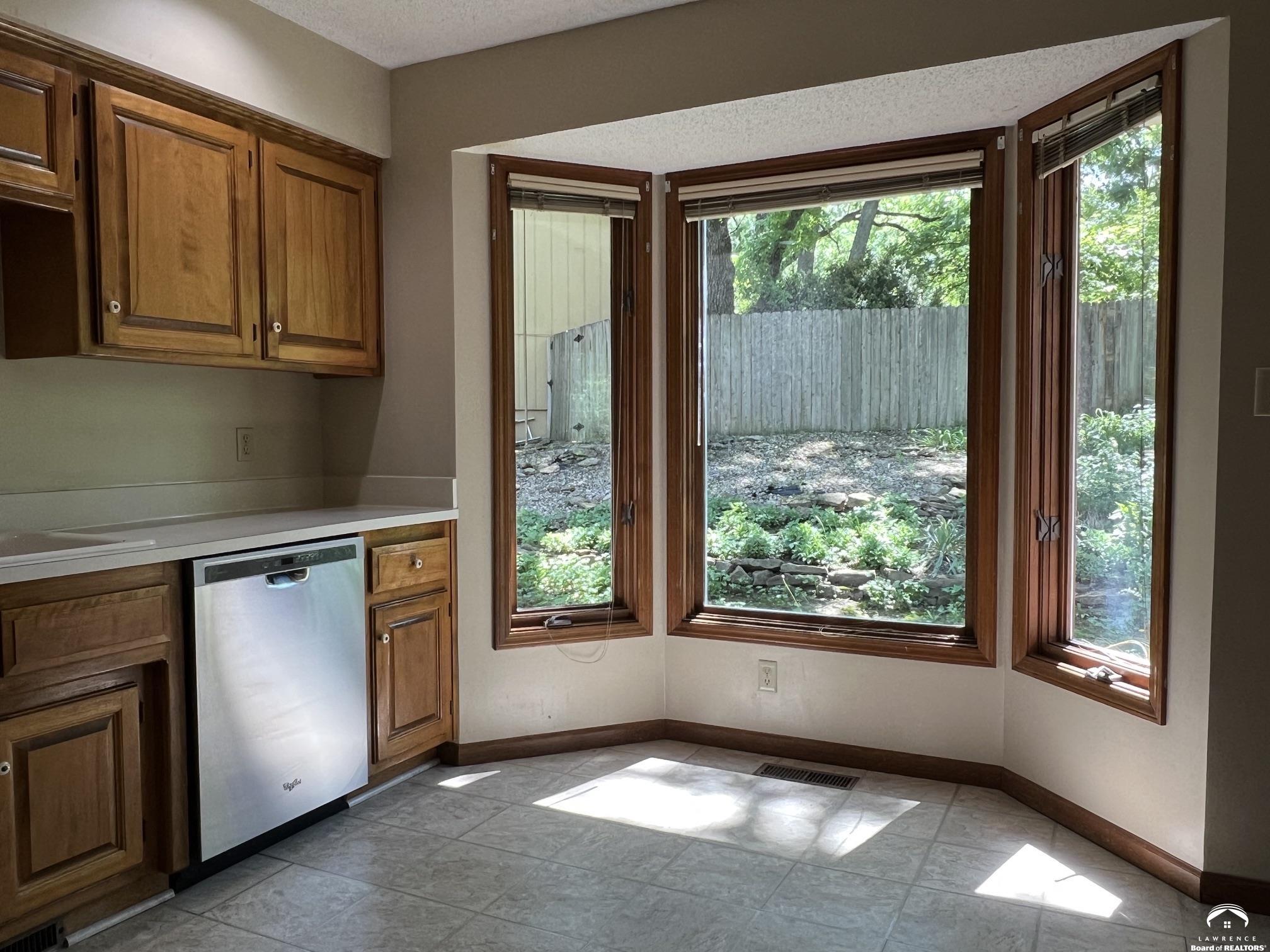 3607 Boulder Court Lawrence, KS 66049 - Photo 12 of 72