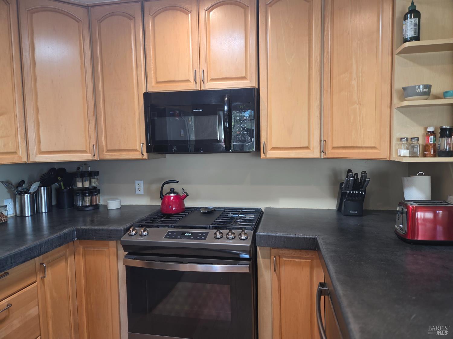 460 Bella Vista Drive Angwin, CA 94508 - Photo 24 of 73 460 Kitchen - gas range & oven