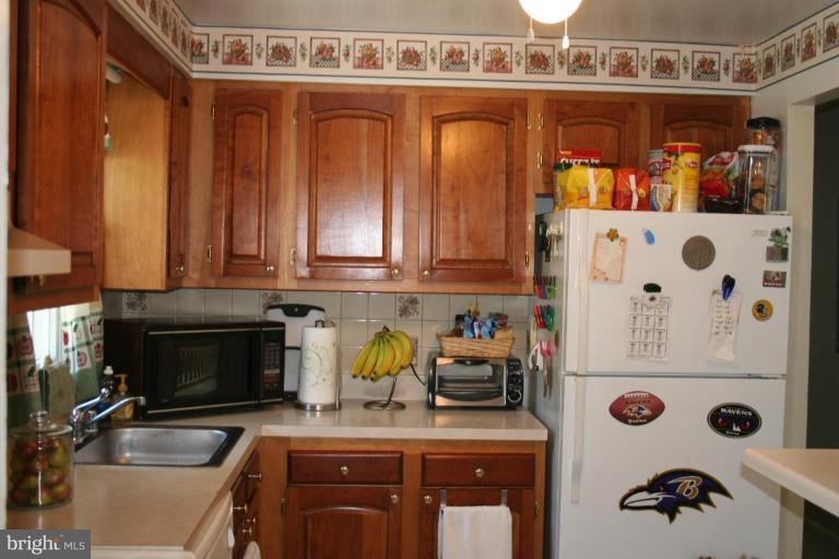 5727 Van Dyke Road Baltimore, MD 21206 - Photo 2 of 21 Wonderful modern kitchen