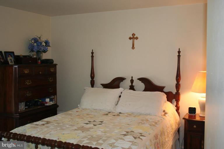 5727 Van Dyke Road Baltimore, MD 21206 - Photo 4 of 21 Neutral and clean master bedroom