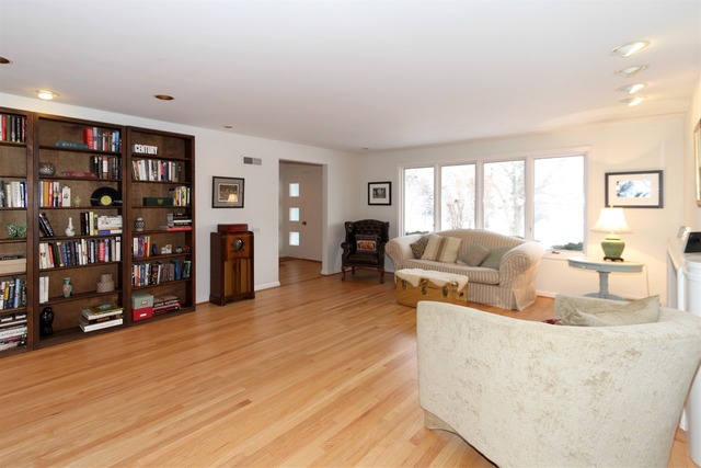 701 Milton Road Inverness, IL 60067 - Photo 5 of 25 Gallery Image 5