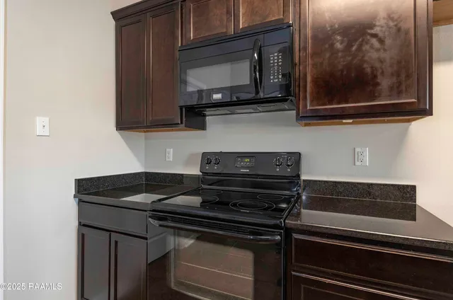 $2,100 | 132 Timber Edge Drive, Youngsville, LA 70592