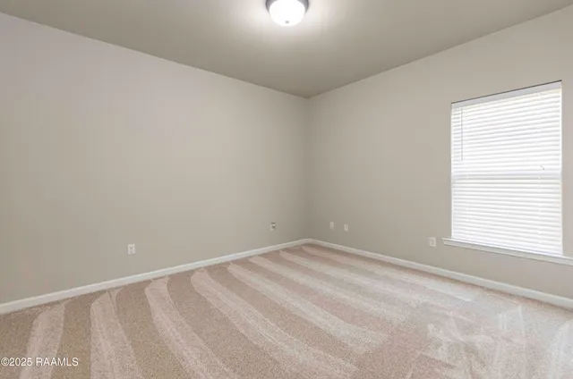 $2,100 | 132 Timber Edge Drive, Youngsville, LA 70592