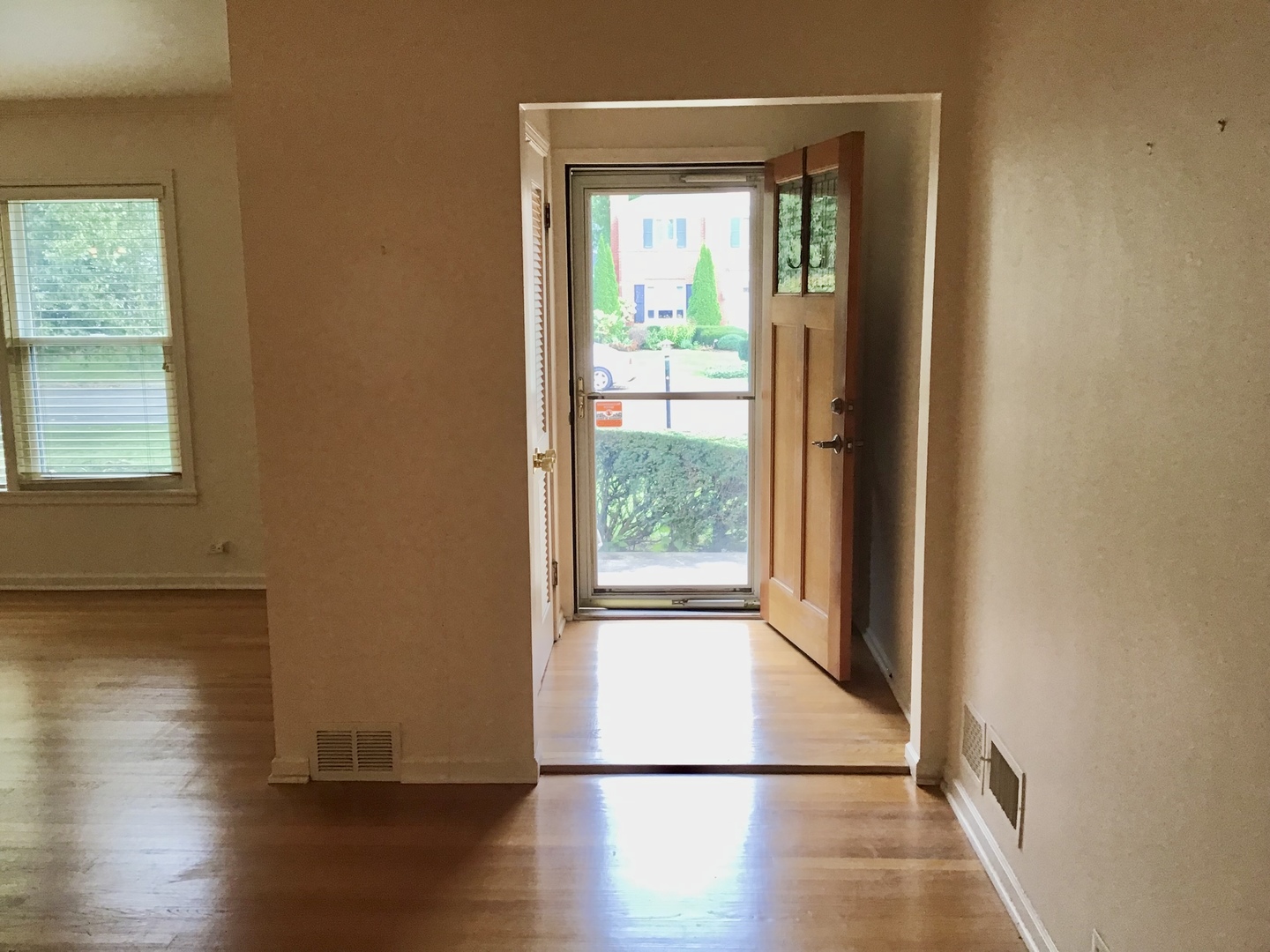 9532 Springfield Avenue Evanston, IL 60203 - Photo 2 of 23