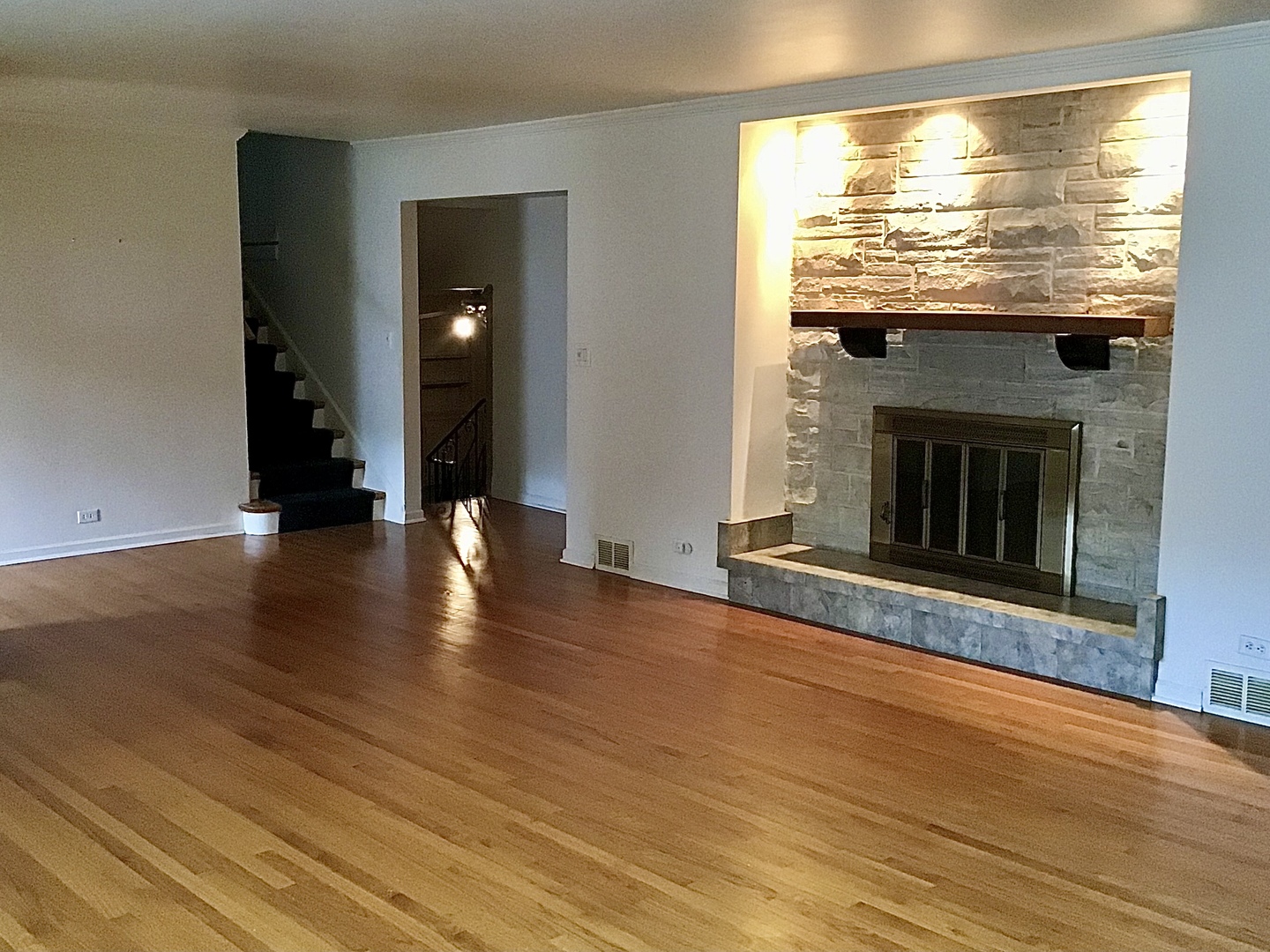 9532 Springfield Avenue Evanston, IL 60203 - Photo 3 of 23