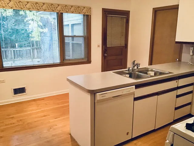 $679,000 | 9532 Springfield Avenue, Evanston, IL 60203