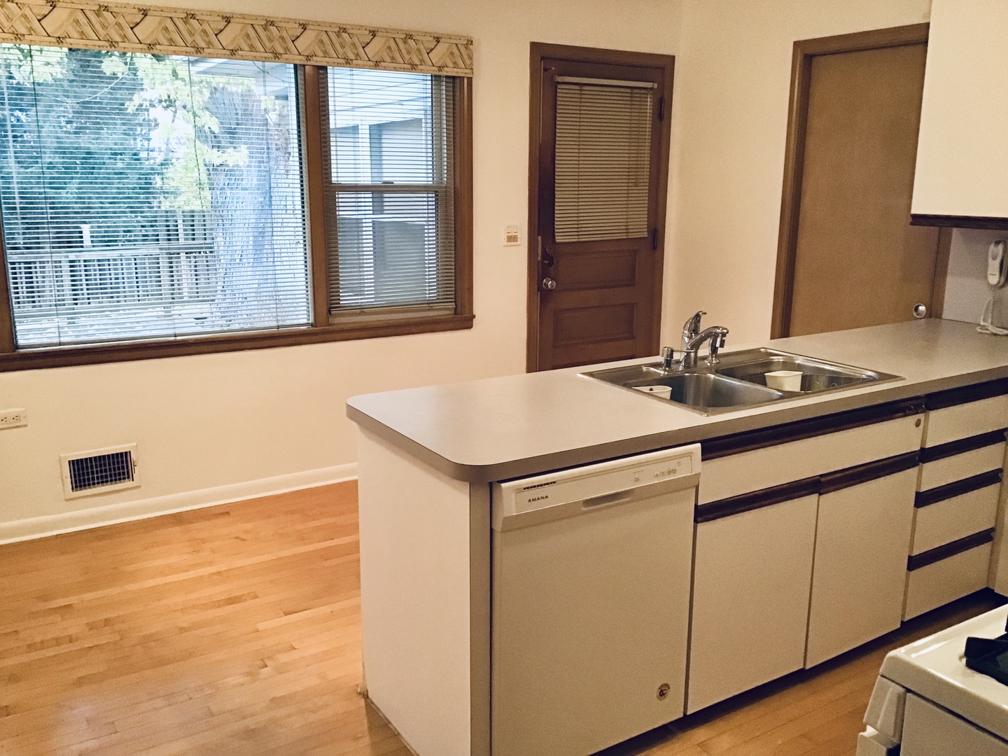 9532 Springfield Avenue Evanston, IL 60203 - Photo 8 of 23