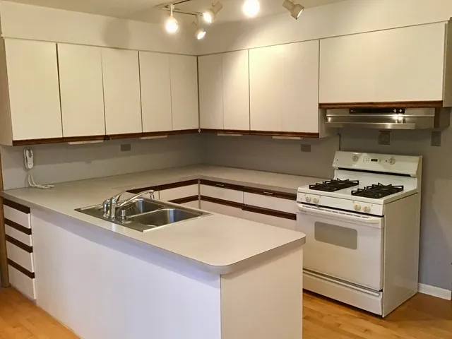 $679,000 | 9532 Springfield Avenue, Evanston, IL 60203