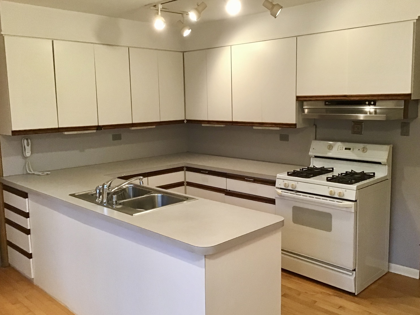 9532 Springfield Avenue Evanston, IL 60203 - Photo 9 of 23