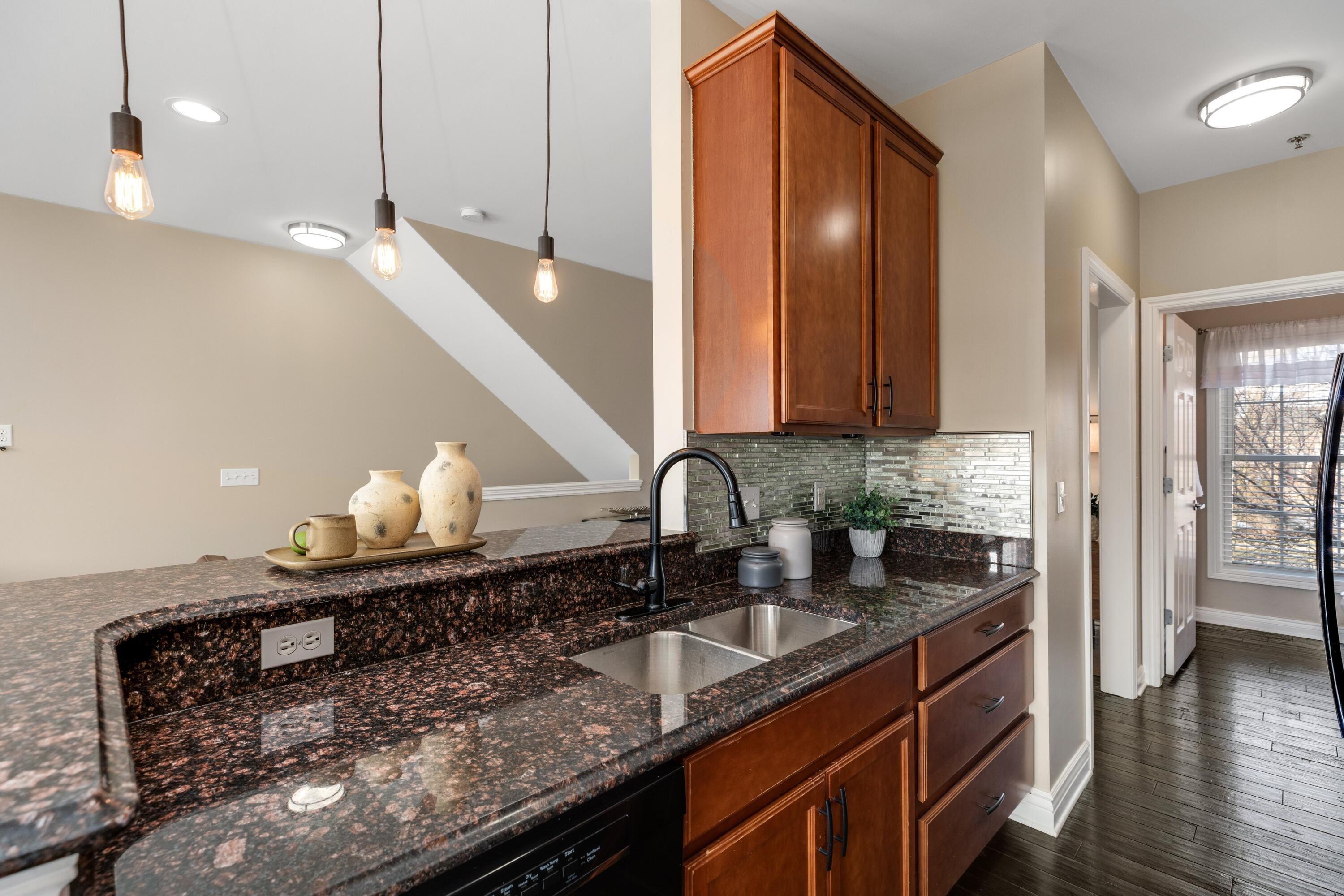 45874 South Stonewood Road Canton, MI 48187 - Photo 8 of 42 45874 S Stonewood Rd 0004 2