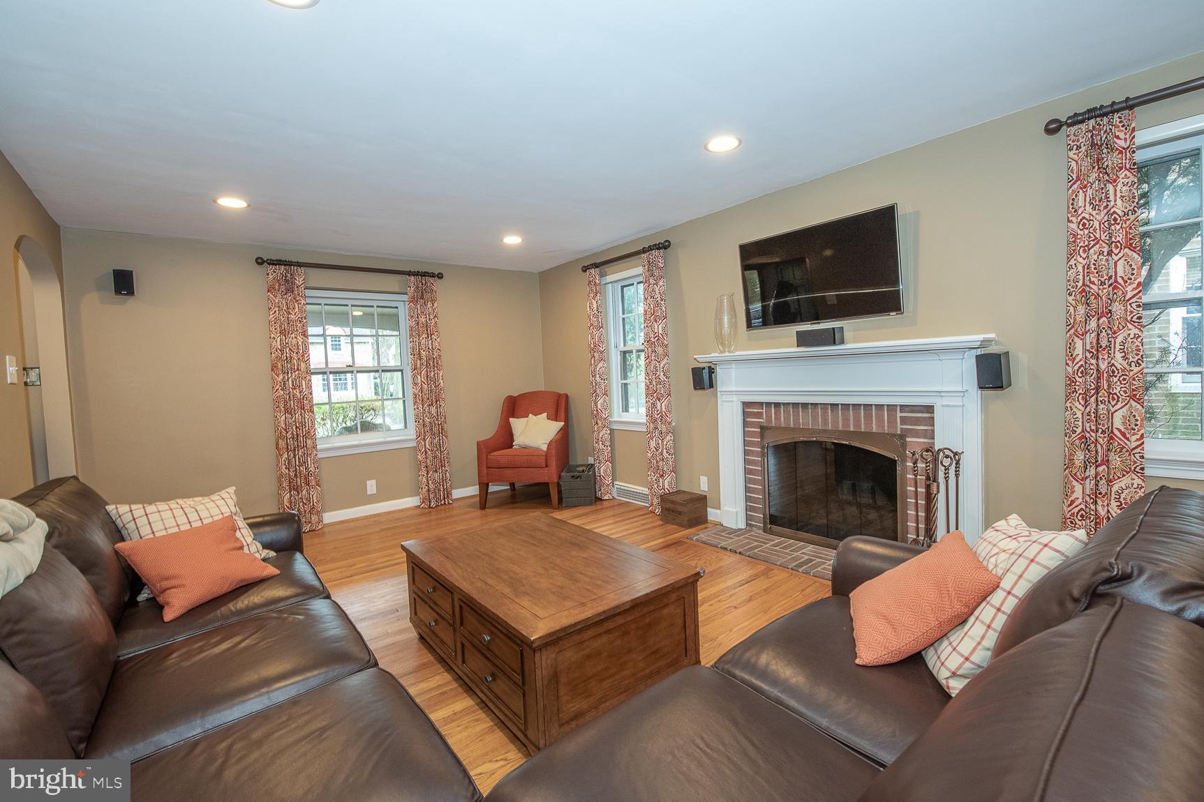 317 Hamilton Road Merion Station, PA 19066 - Photo 4 of 29 Living Room