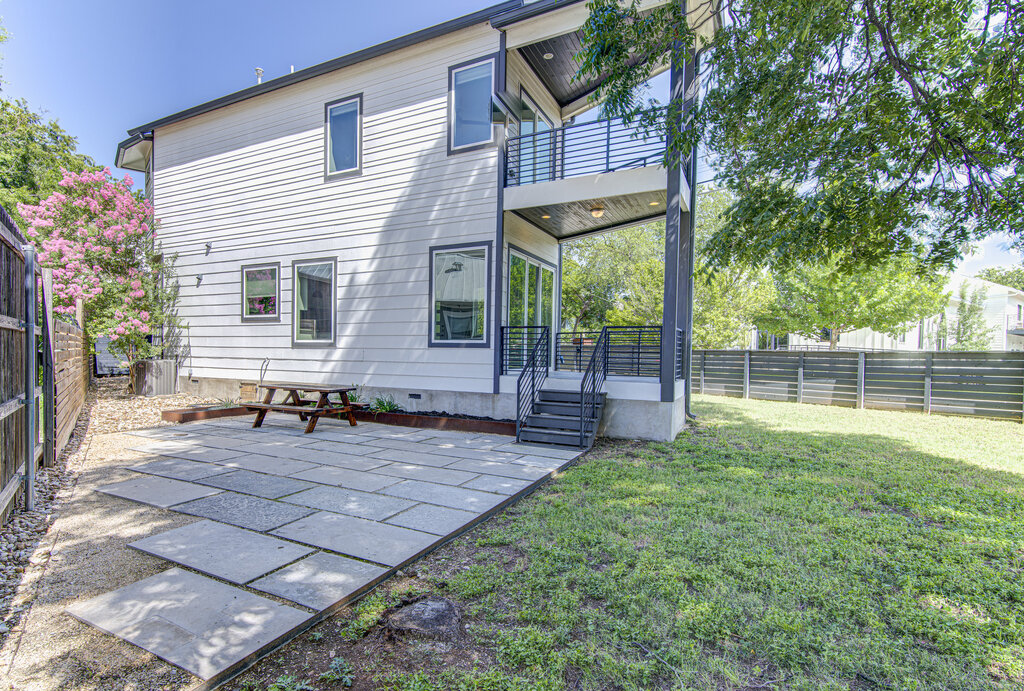 2406 East 16th Street Austin, TX 78702 - Photo 29 of 39 a backyard of a house with seating space