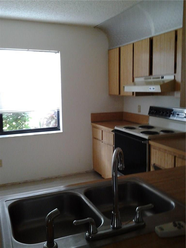 23342 Southwest 54th Way, Unit B Boca Raton, FL 33433 - Photo 2 of 14 Photo 2