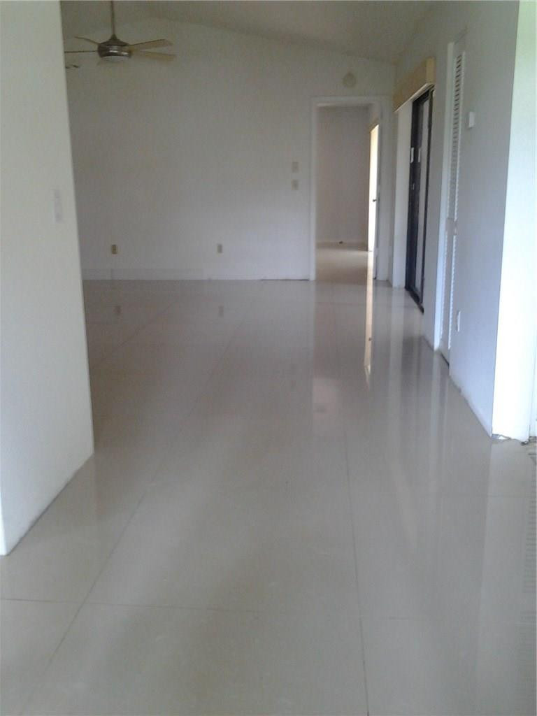 23342 Southwest 54th Way, Unit B Boca Raton, FL 33433 - Photo 7 of 14 Ceramic Tiles 24" x 24'