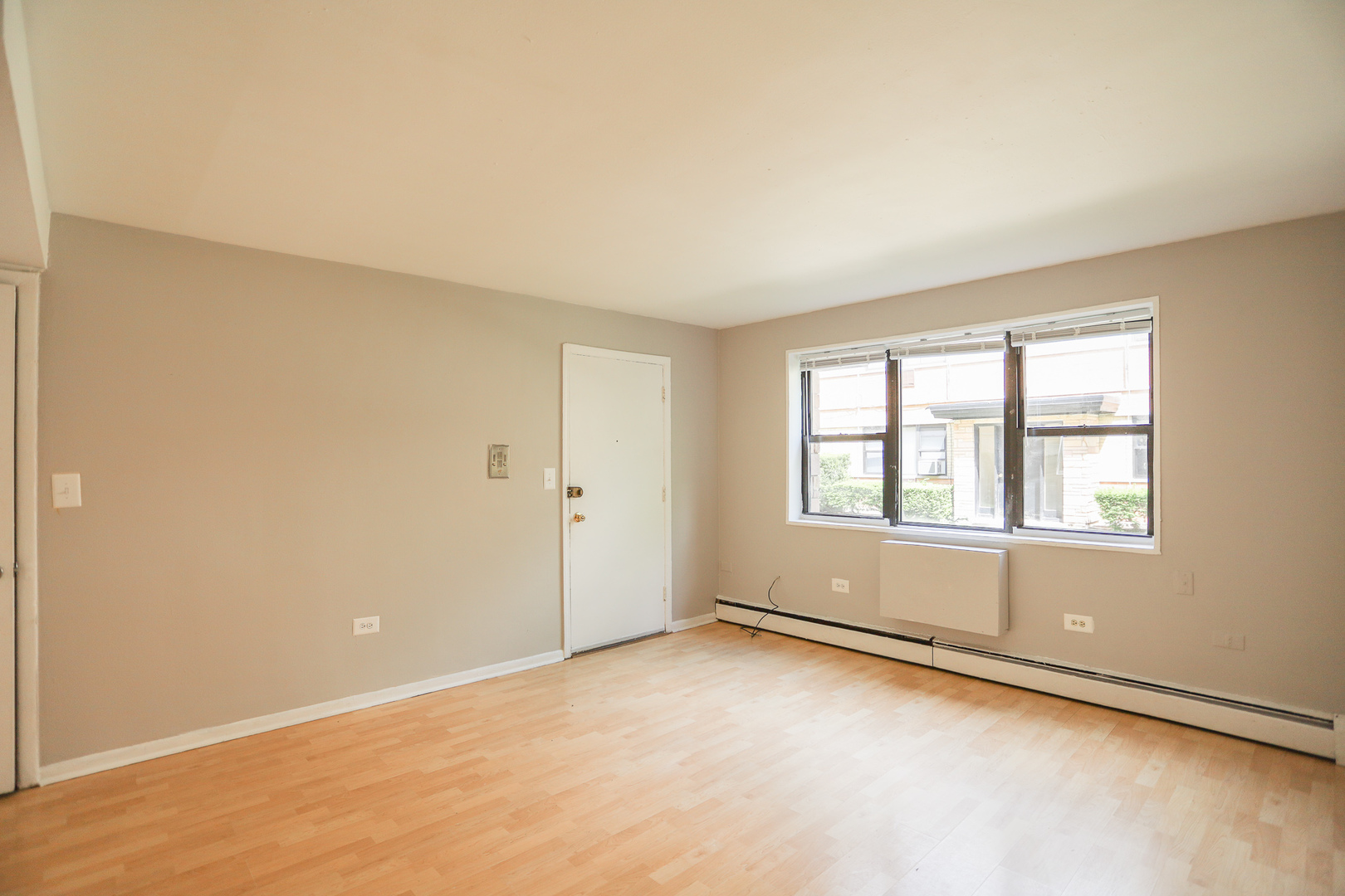 1660 West Pratt Boulevard, Unit 3S Chicago, IL 60626 - Photo 5 of 10 an empty room with windows