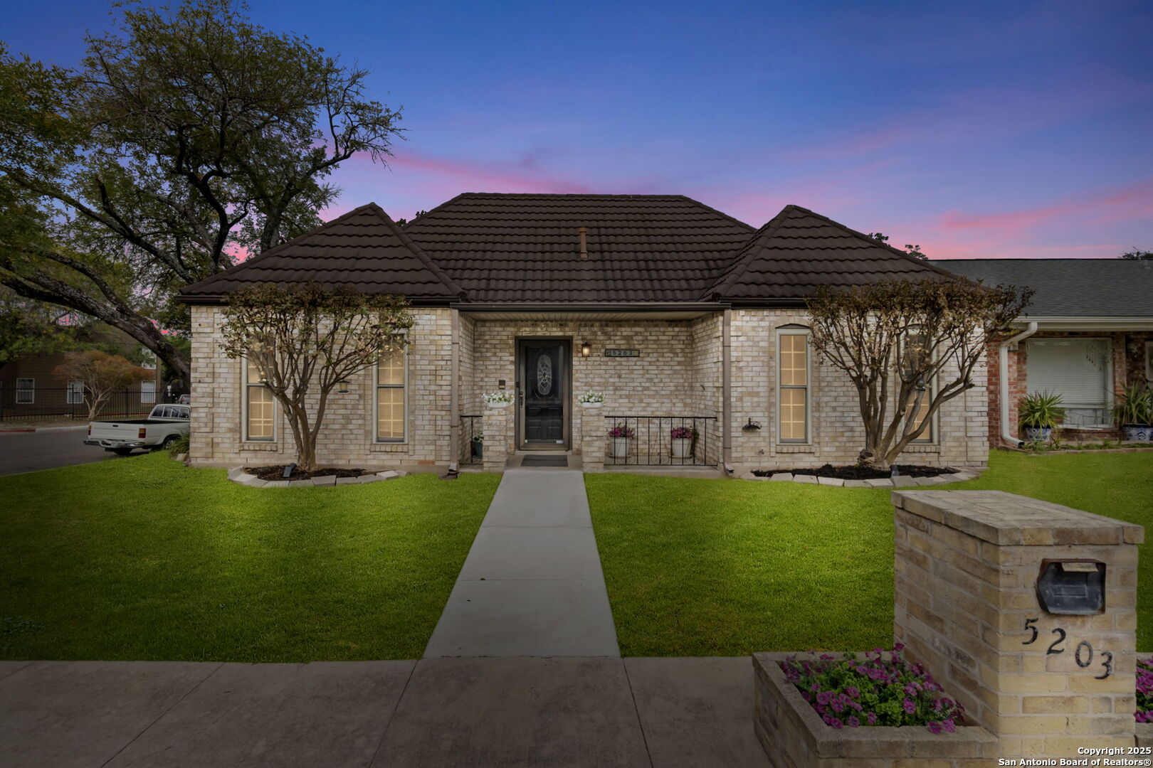 5203 Metcalf Windcrest, TX 78239 - Photo 36 of 36 a front view of a house with garden