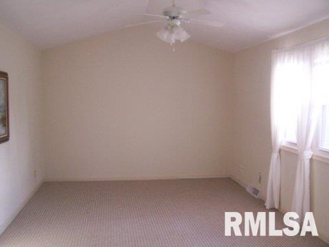 706 Devonshire Road Washington, IL 61571 - Photo 3 of 22 Gallery Image 3
