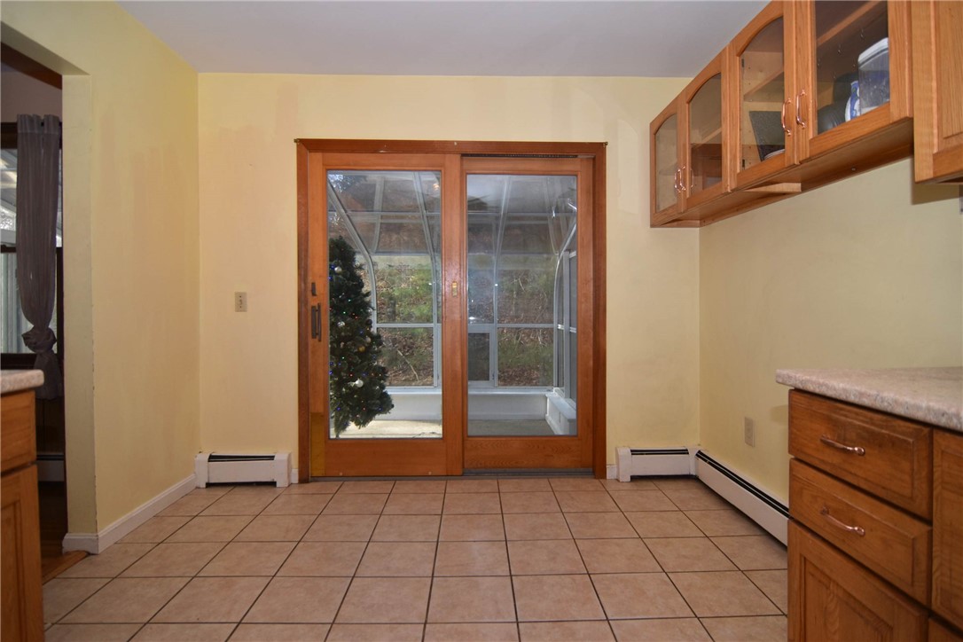 153 Fairview Avenue Hopkinton, RI 02832 - Photo 4 of 35