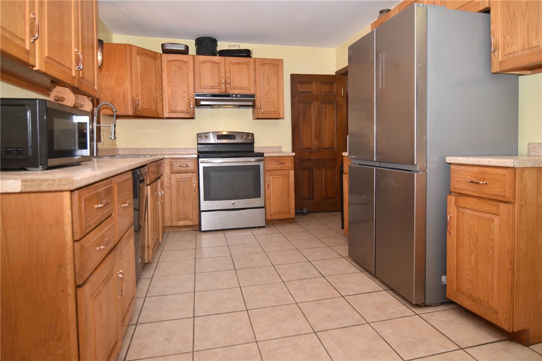 153 Fairview Avenue Hopkinton, RI 02832 - Photo 5 of 35