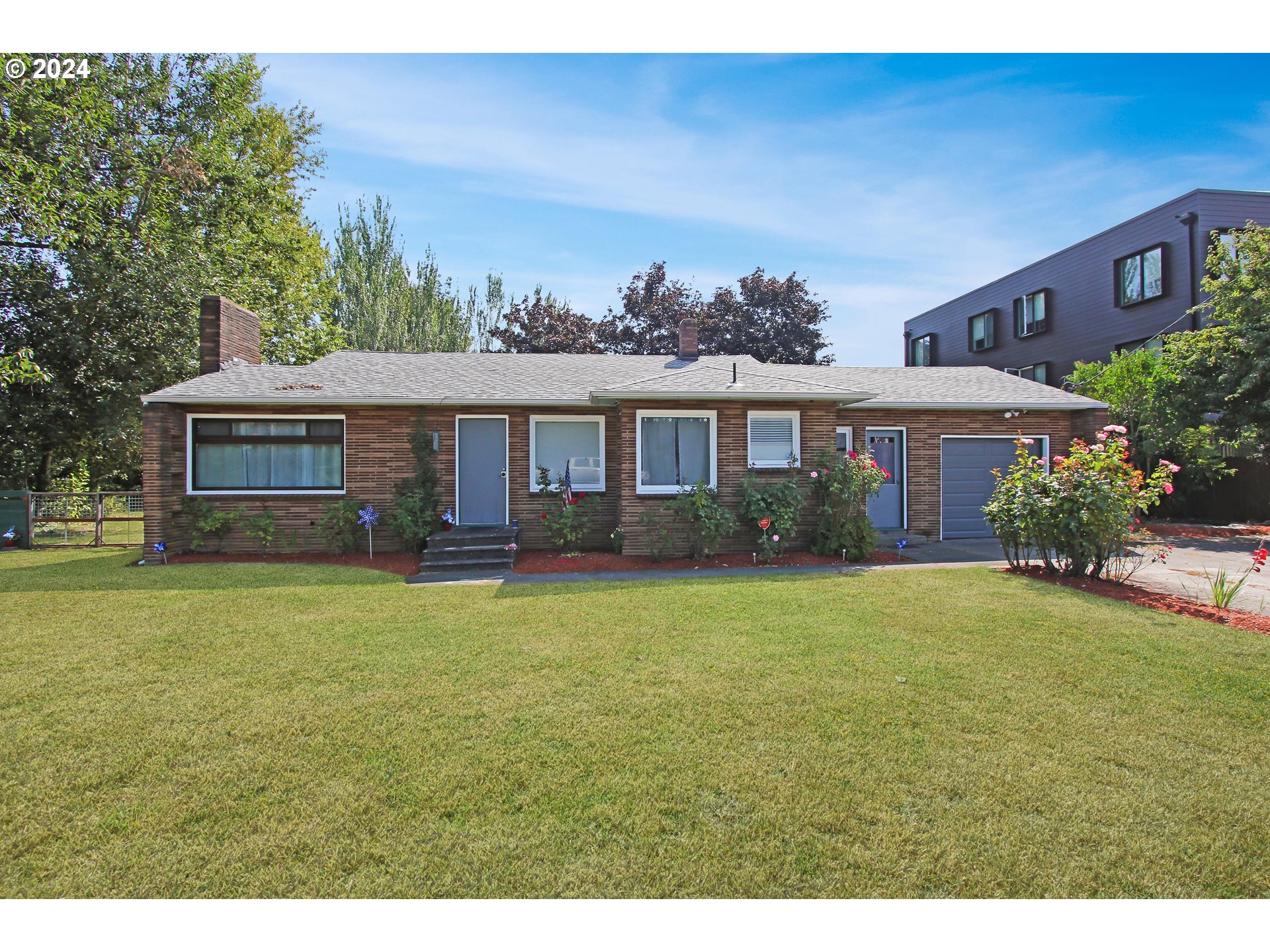 450 Southeast Hogan Road Gresham, OR 97080 - Photo 2 of 28