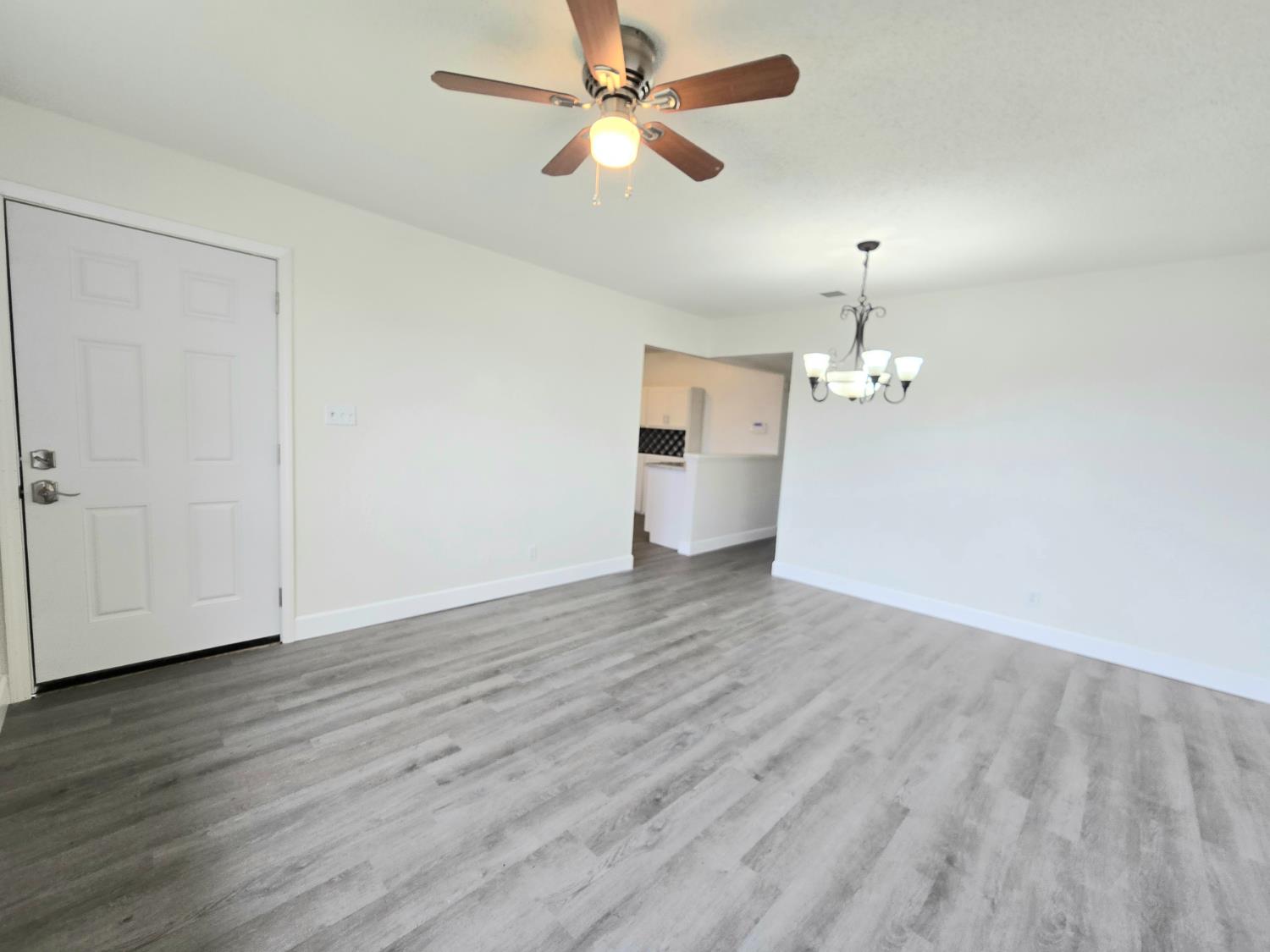 424 West Rialto Avenue Clovis, CA 93612 - Photo 4 of 21 Living Room 3 of 3 photos
