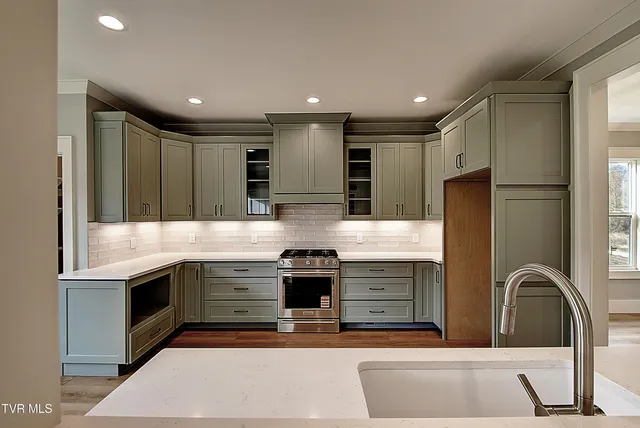 $849,900 | 174 Boones Station Road, Johnson City, TN 37615