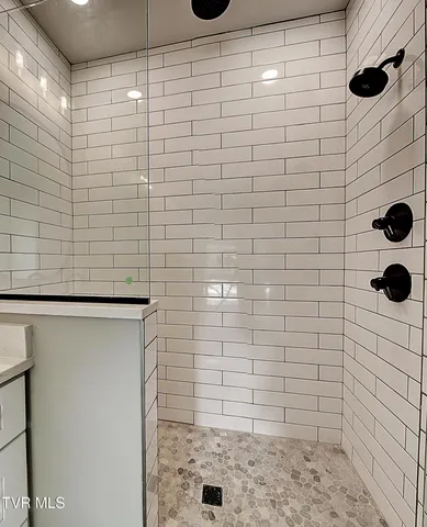 $849,900 | 174 Boones Station Road, Johnson City, TN 37615