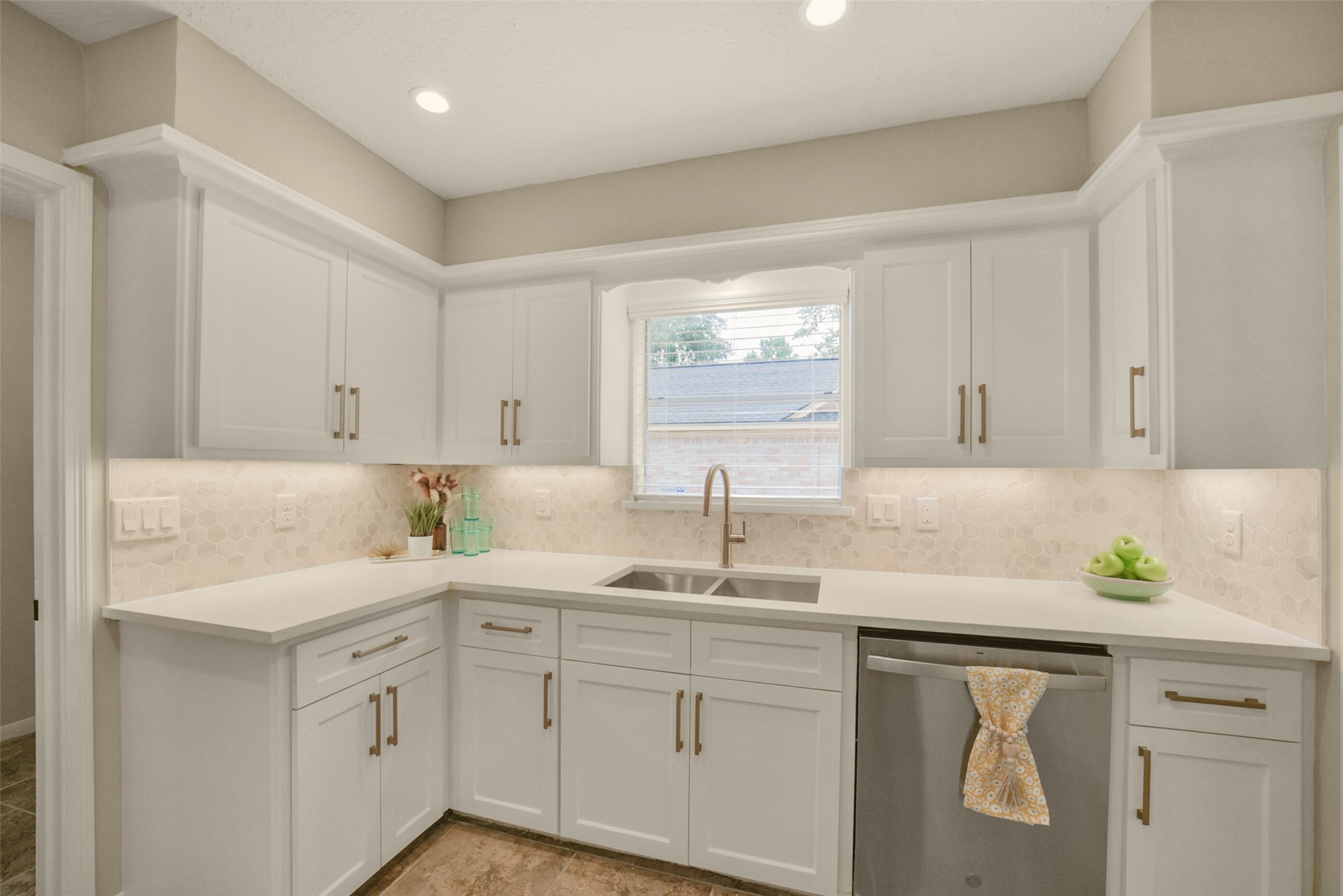 7911 Friars Ct Lane Spring, TX 77379 - Photo 14 of 44