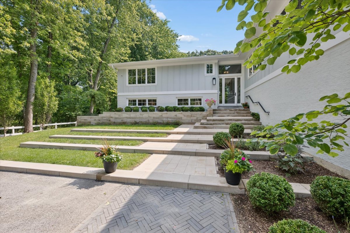 1765 Shore Acres Road Lake Bluff, IL 60044 - Photo 3 of 51 Gallery Image 3