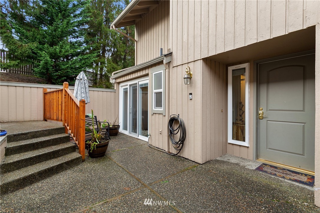 2958 Kennewick Place Northeast Renton, WA 98056 - Photo 2 of 32 Gallery Image 2