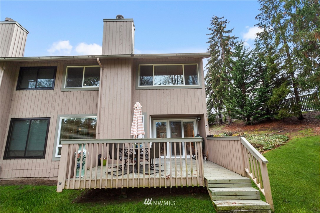 2958 Kennewick Place Northeast Renton, WA 98056 - Photo 3 of 32 Gallery Image 3