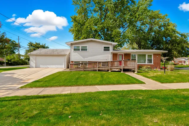 $199,900 | 178 West Normandy Drive, Chicago Heights, IL 60411