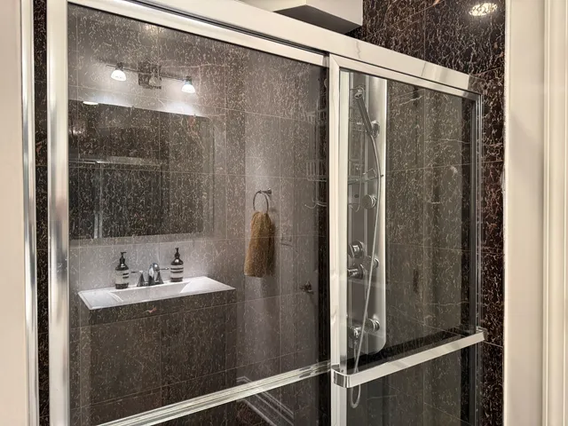 $235,000 | 5014 South King Drive, Unit 2E, Chicago, IL 60615