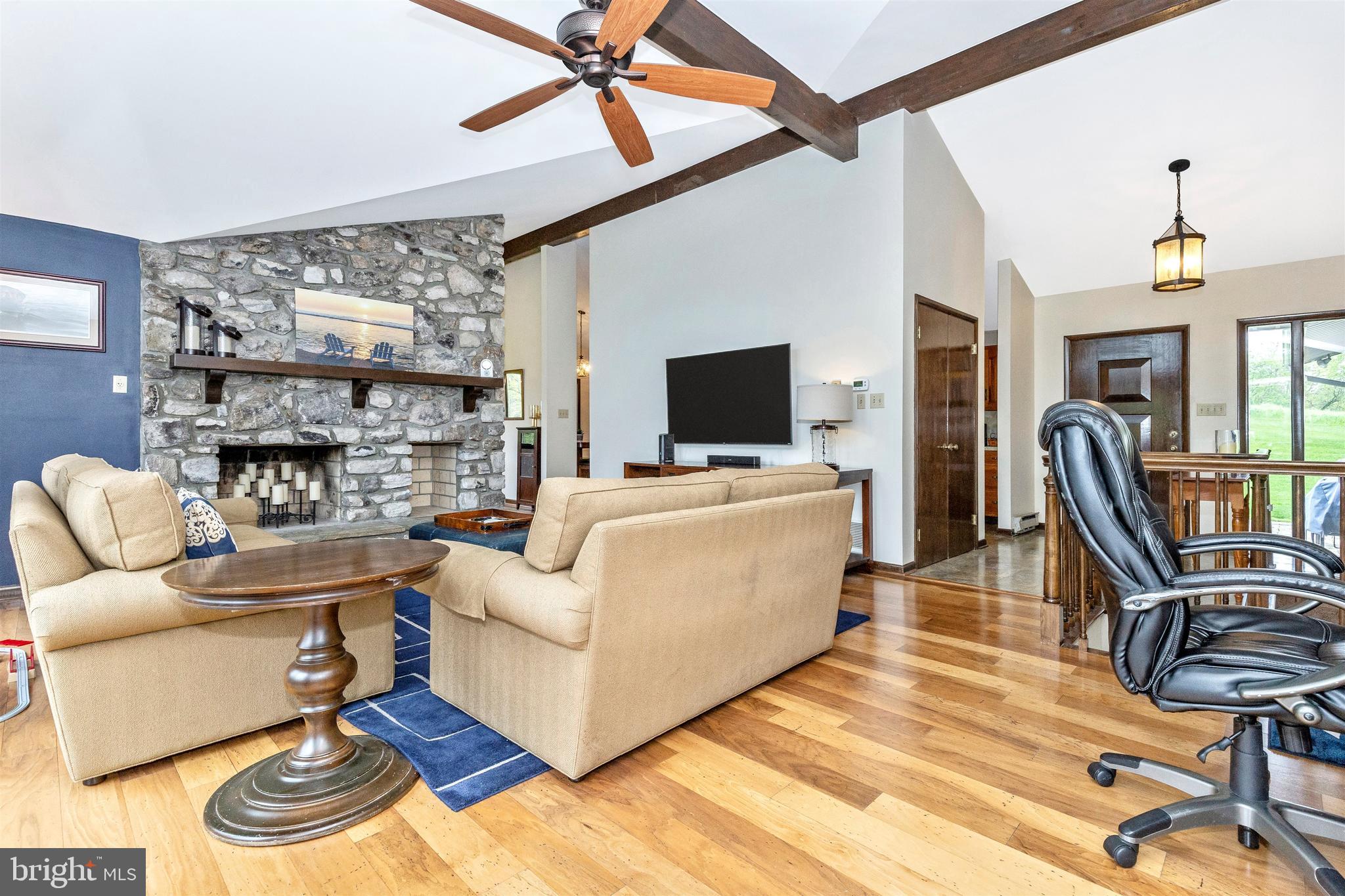 2812 Monument Road Myersville, MD 21773 - Photo 6 of 49 Living Room