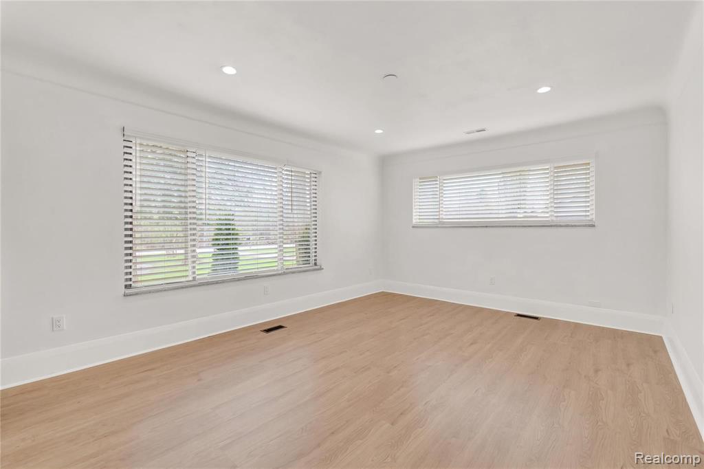 29098 Utley Road Farmington Hills, MI 48334 - Photo 19 of 27