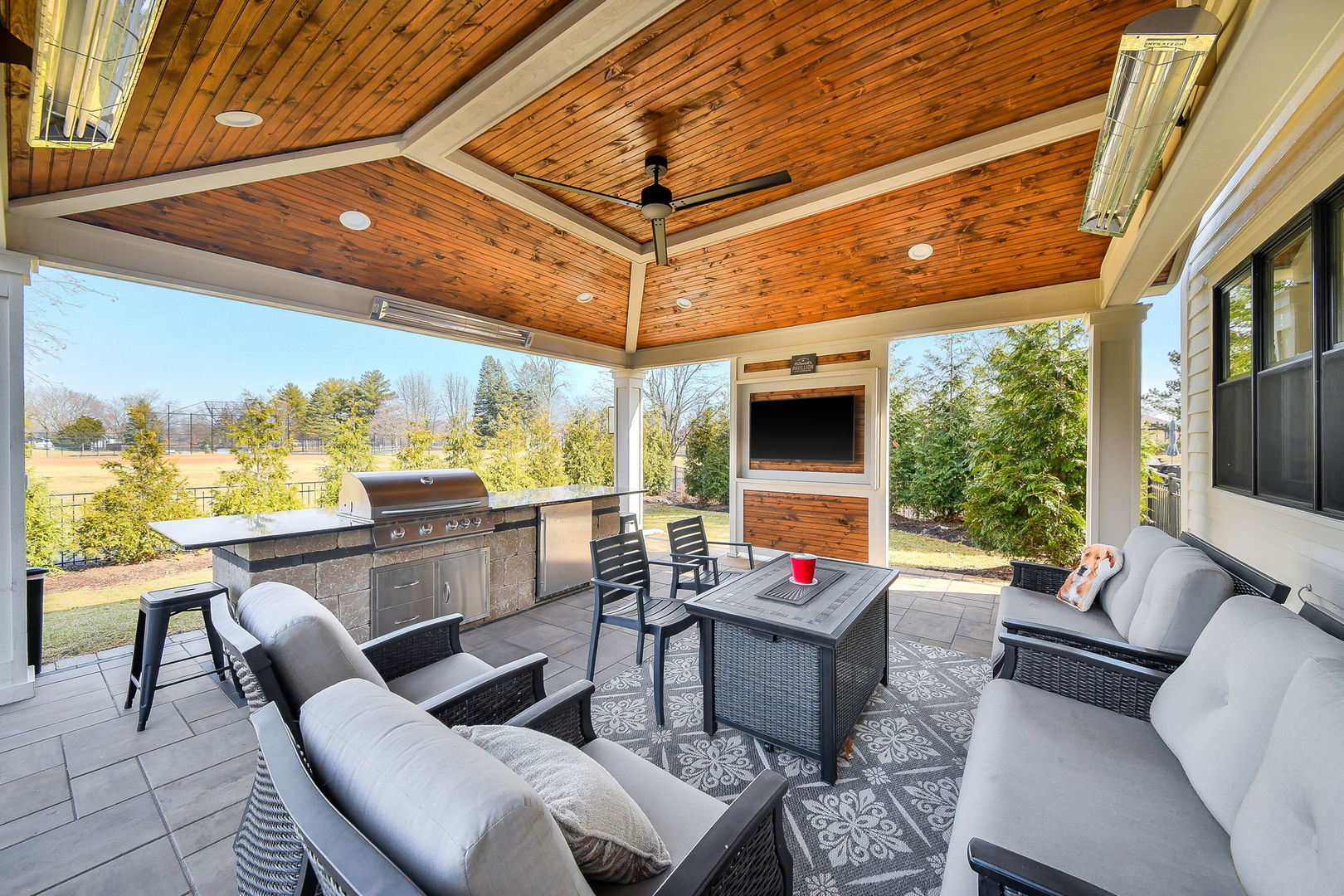 75 Hawkins Circle Wheaton, IL 60189 - Photo 40 of 45 a outdoor space with furniture