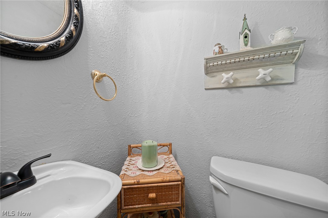 1019 Professor Road Cleveland, OH 44124 - Photo 14 of 35