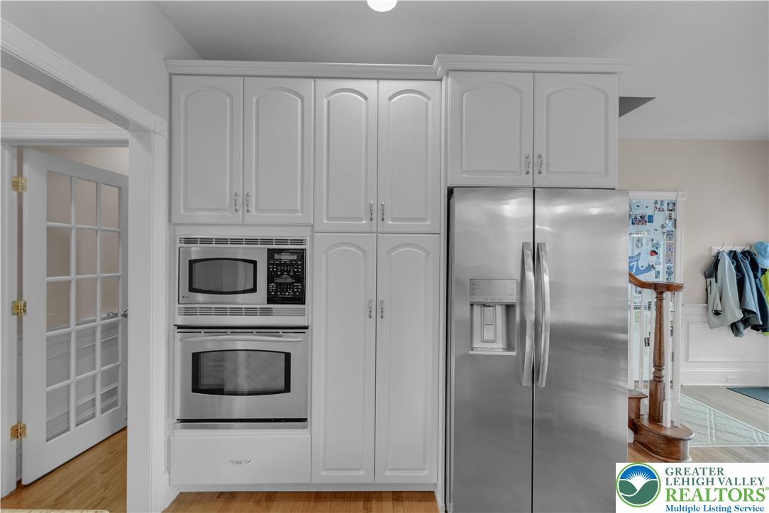 774 Lahr Road Nazareth, PA 18064 - Photo 19 of 58 a kitchen with stainless steel appliances a refrigerator and cabinets
