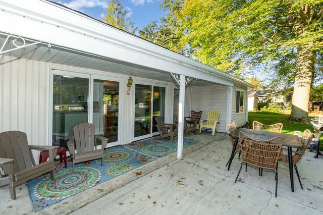 $285,000 | 6215 Lake Street, Newaygo, MI 49337