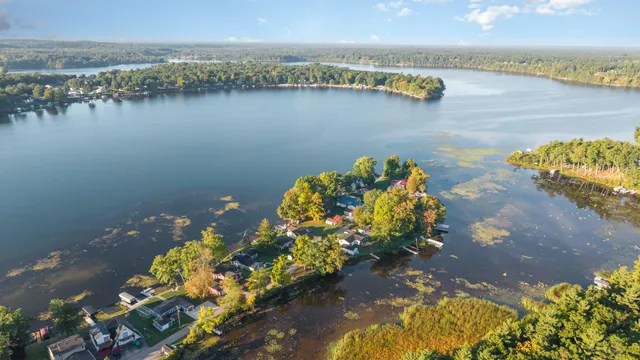 $285,000 | 6215 Lake Street, Newaygo, MI 49337