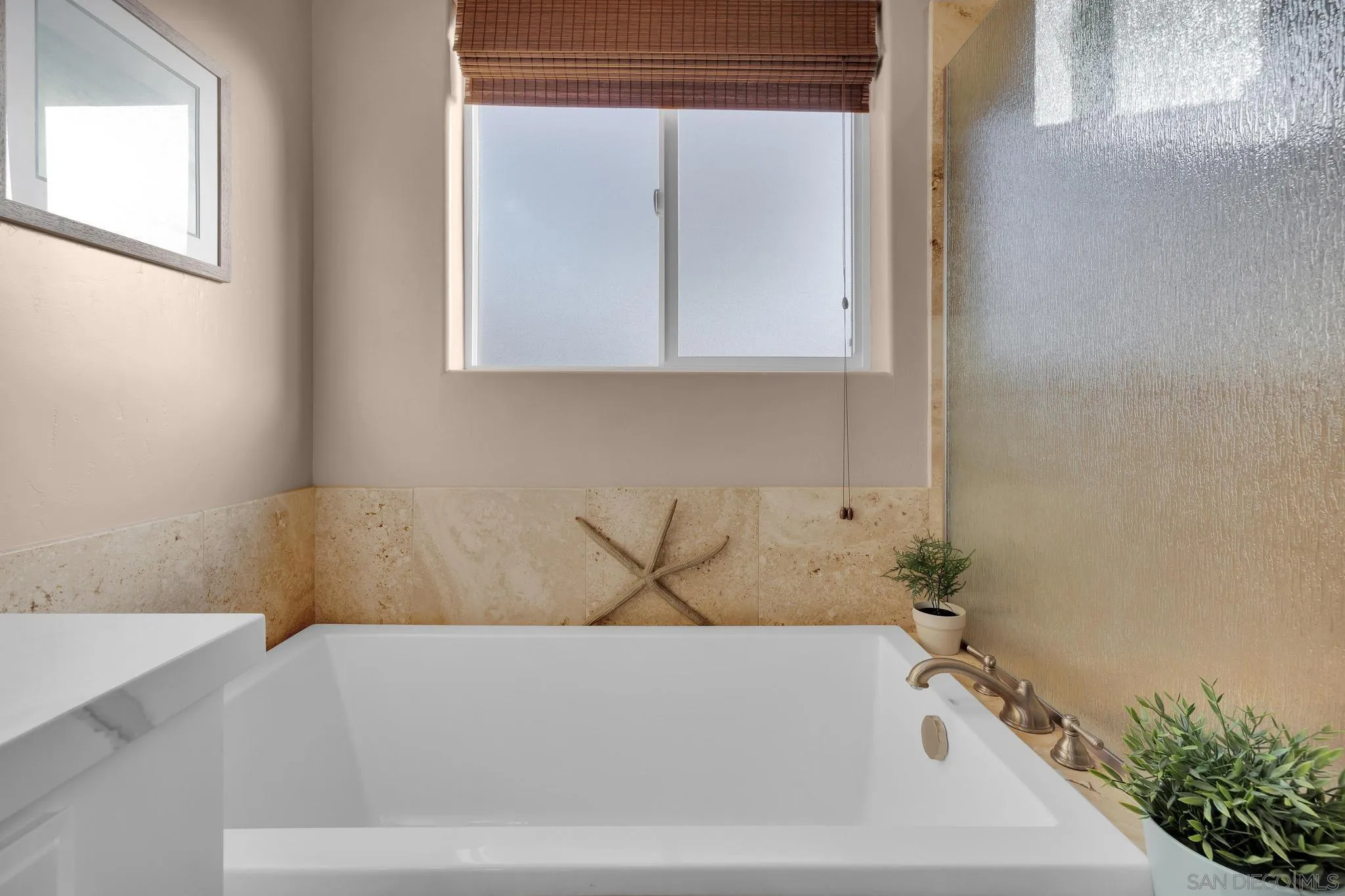 578 North Alpine Trail Road Alpine, CA 91901 - Photo 21 of 50 a bathroom with a bathtub