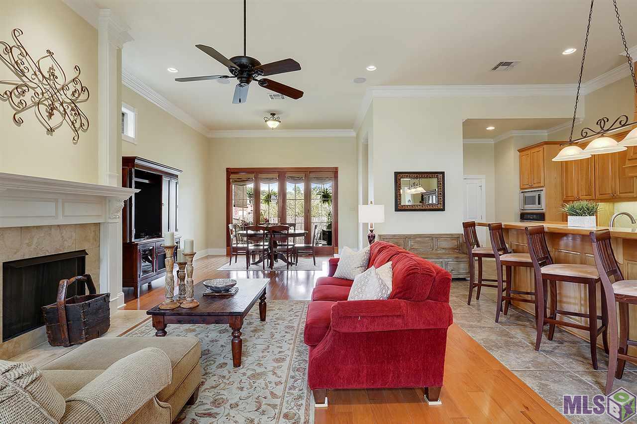 12 Foot ceilings in the living areas