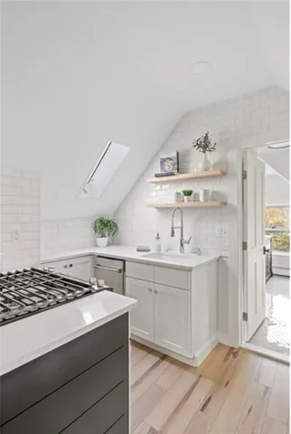 $2,900 | 259 Gibbs Avenue, Unit 5, Newport, RI 02840