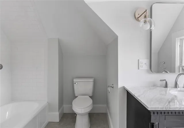 $2,900 | 259 Gibbs Avenue, Unit 5, Newport, RI 02840