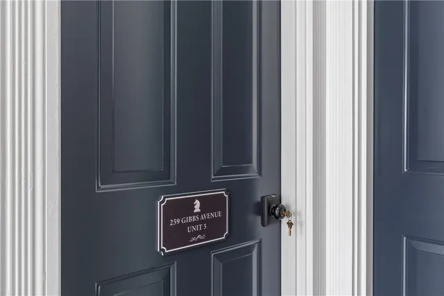 $2,900 | 259 Gibbs Avenue, Unit 5, Newport, RI 02840