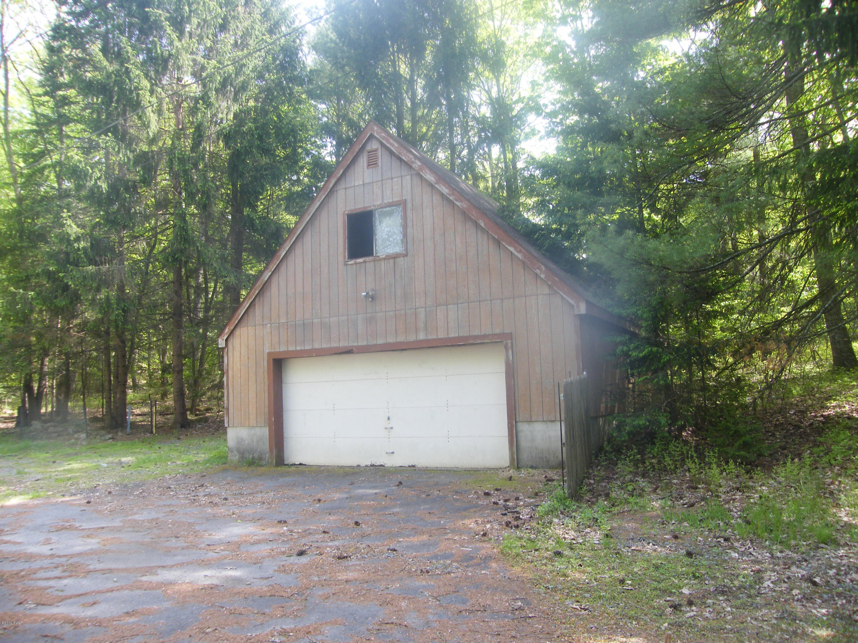 403 Rt 590 Greeley, PA 18425 - Photo 12 of 13