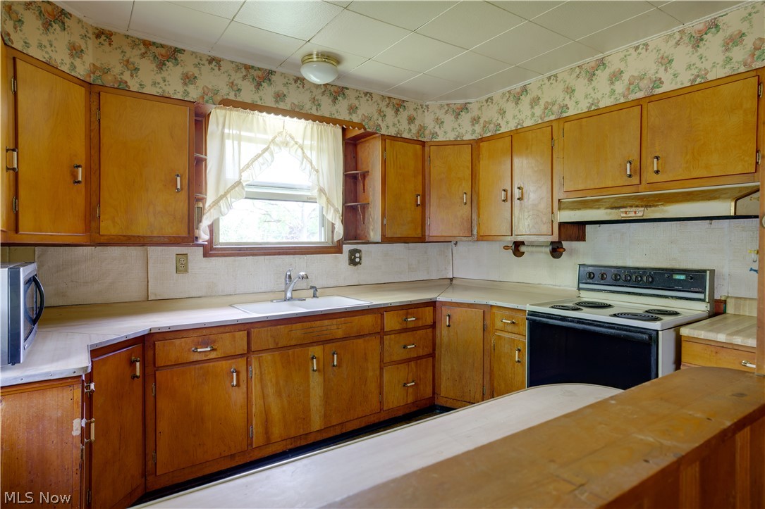 1176 Jacoby Road Akron, OH 44321 - Photo 6 of 13