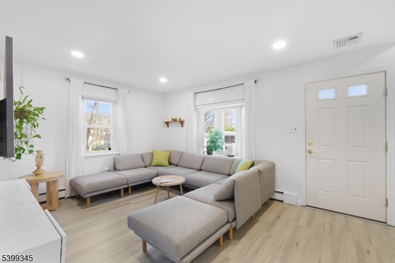 499 Diamond Spring Road Denville, NJ 07834 - Photo 3 of 23